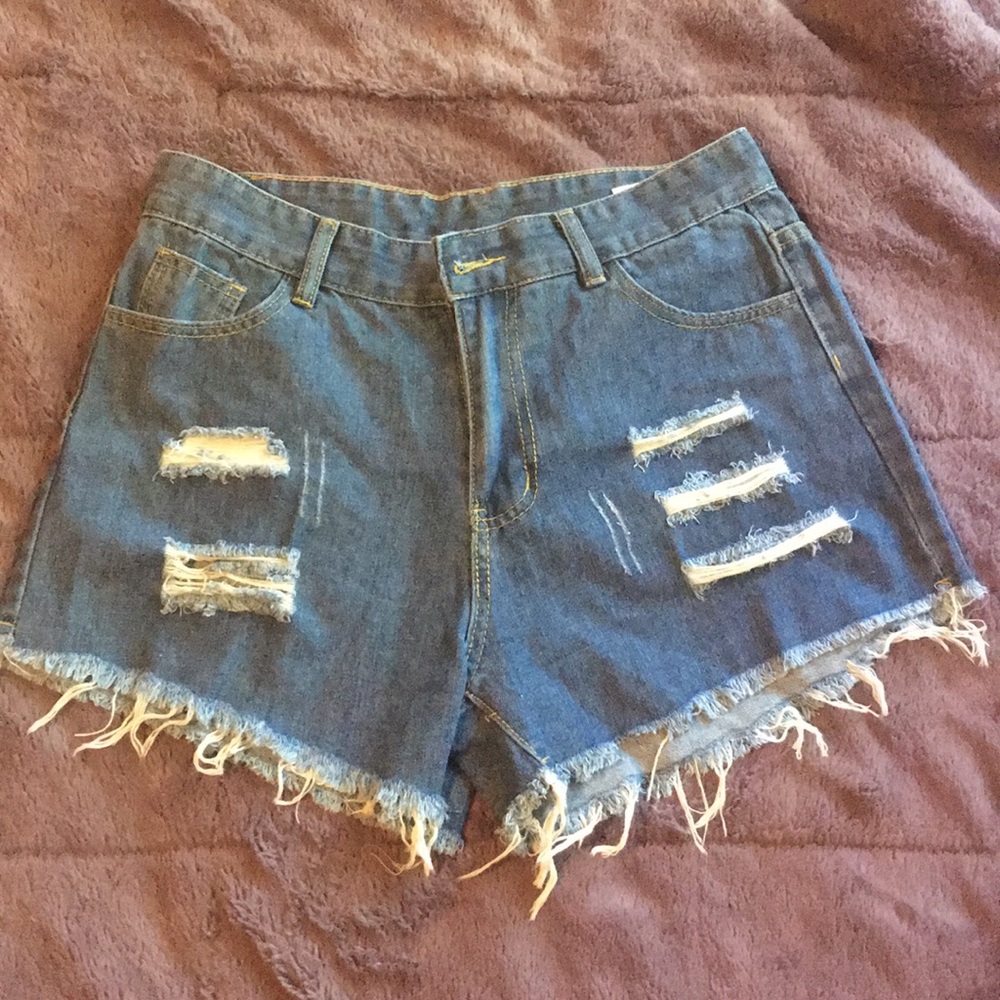 High wasted Distressed Jean Short!
